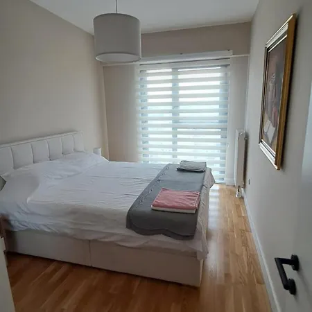 & Diamond With Free Parking Apartment