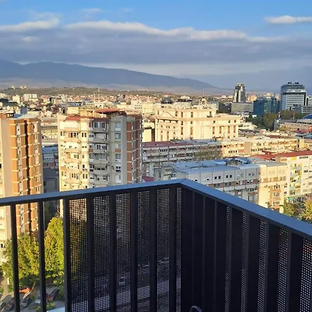 & Diamond With Free Parking Apartment